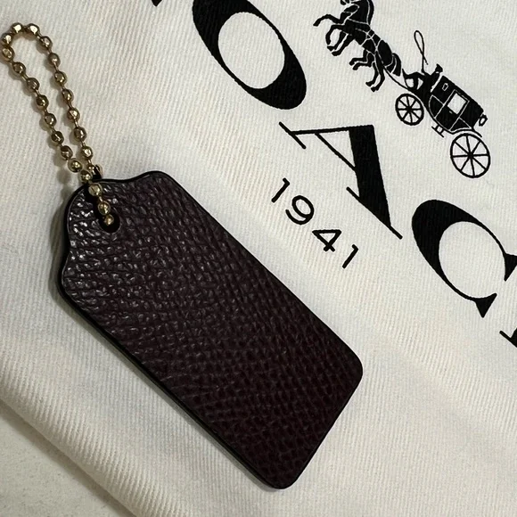 Coach New York Pebbled Leather Bag Tag in mapla with Gold Chain - Picture 6 of 9